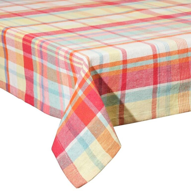 Скатерть Okuda 140×140 см в пастельную клетку
